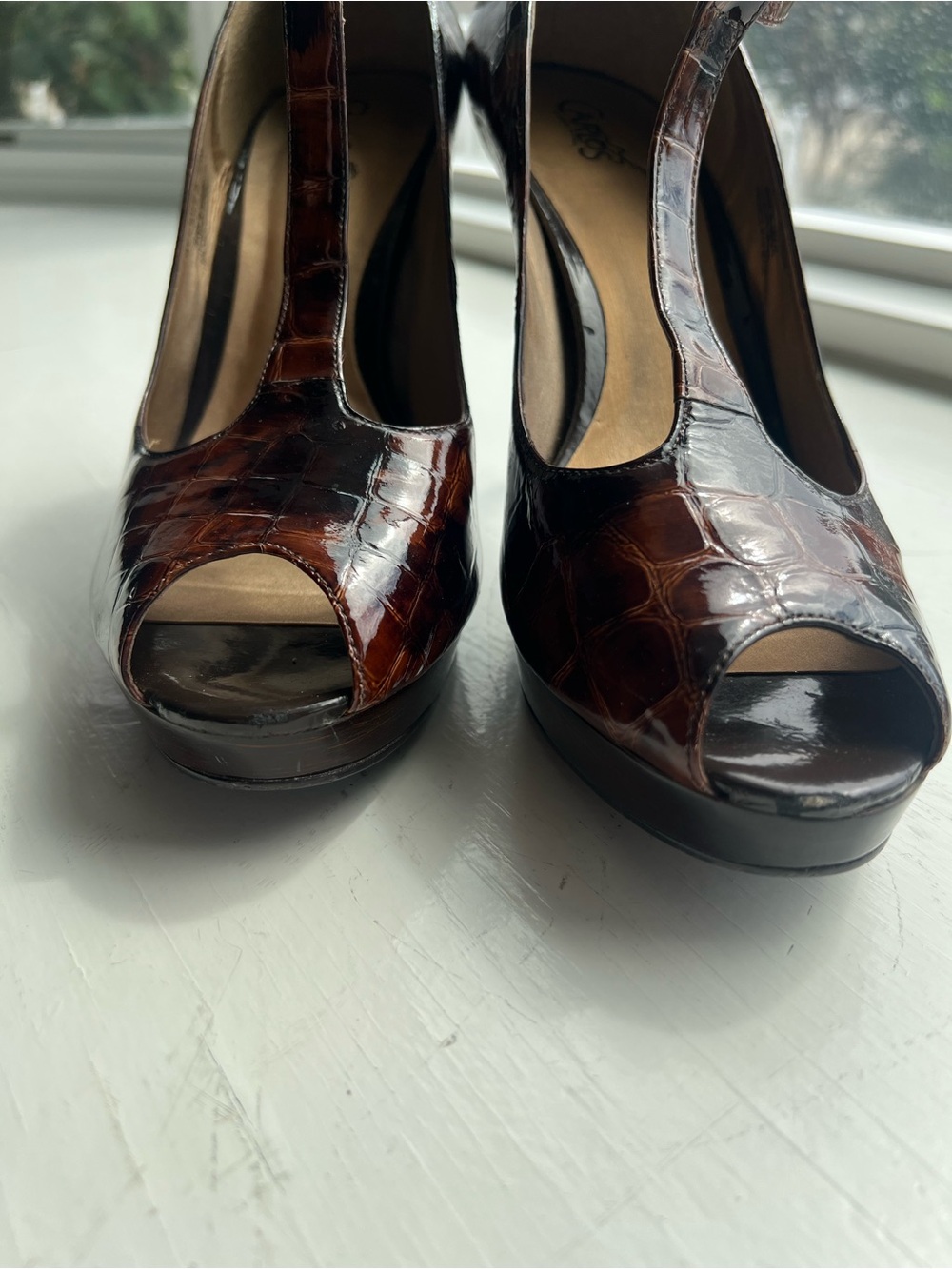 Carlos Santana Alleged T-Strap Platform Heels, 10 - Picture 7 of 9